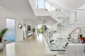 Luxury Mansion, Game Room, Pool, Rooftop, Skyline, Walk to Las Olas